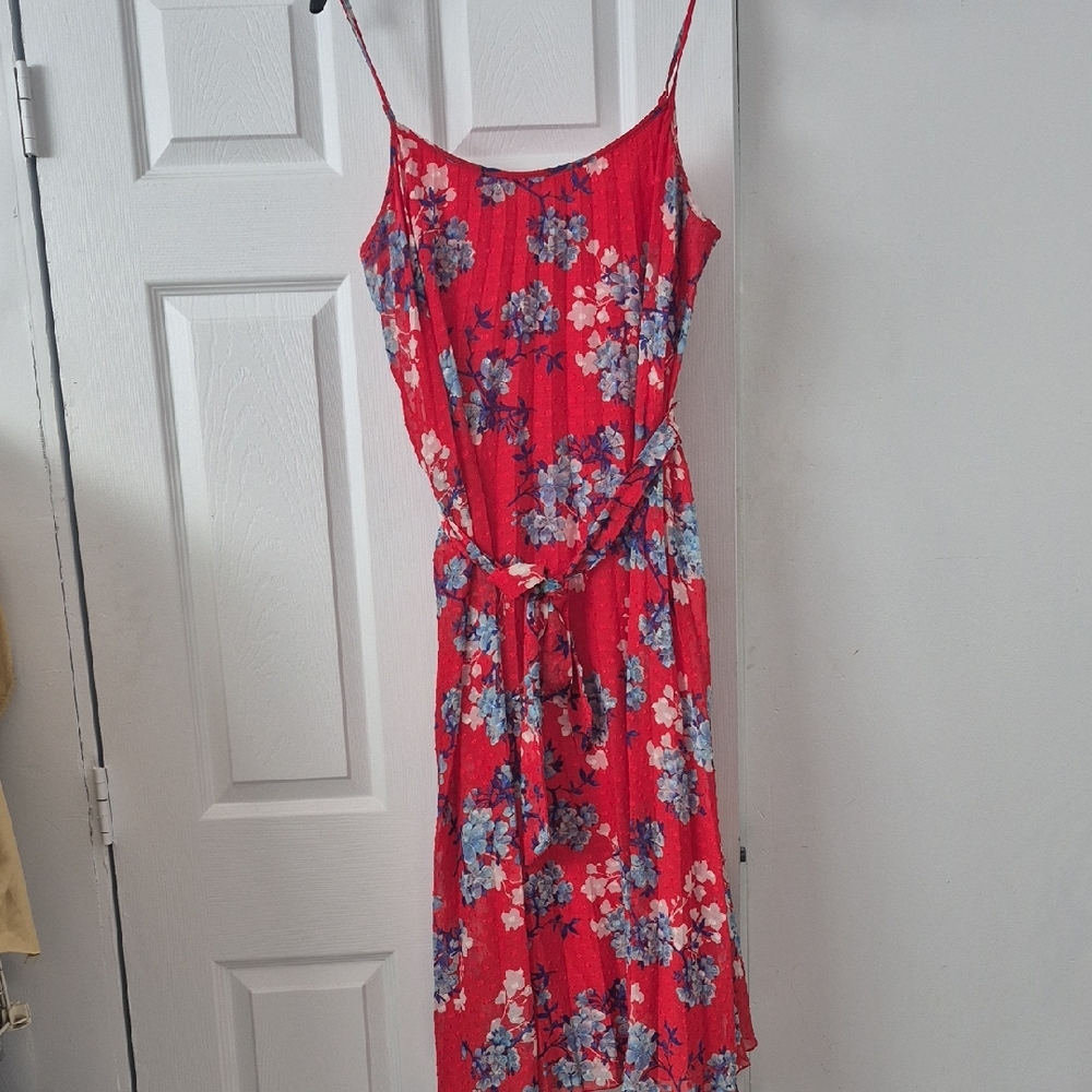 Chic Red Floral Midi Dress with Spaghetti Straps
